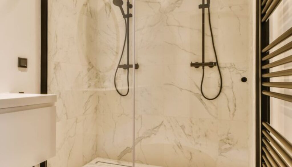 Bathroom Renovation in Vancouver: Walk-in Shower with Glass Door 