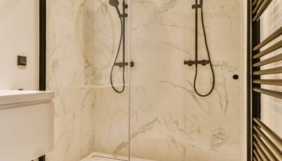 Bathroom Renovation in Vancouver: Walk-in Shower with Glass Door 