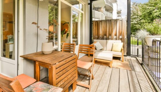Perfect Patio Construction in Vancouver Integrating an Indoor-Outdoor Kitchen 